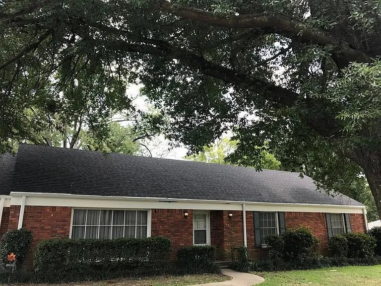Longview House: 1912 Sunshine Sq