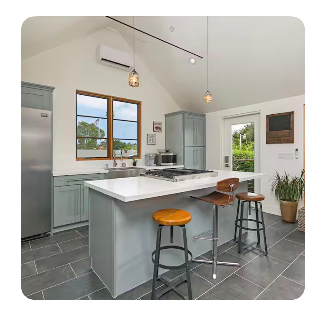 Encinitas House: 796 Clark Avenue