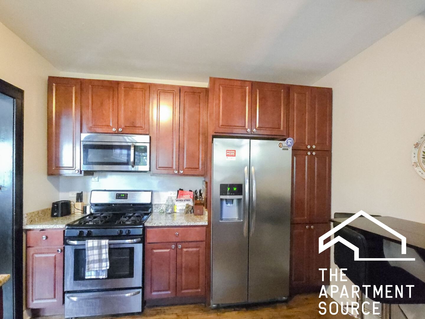 Chicago Apartment: 1827 West Winona St