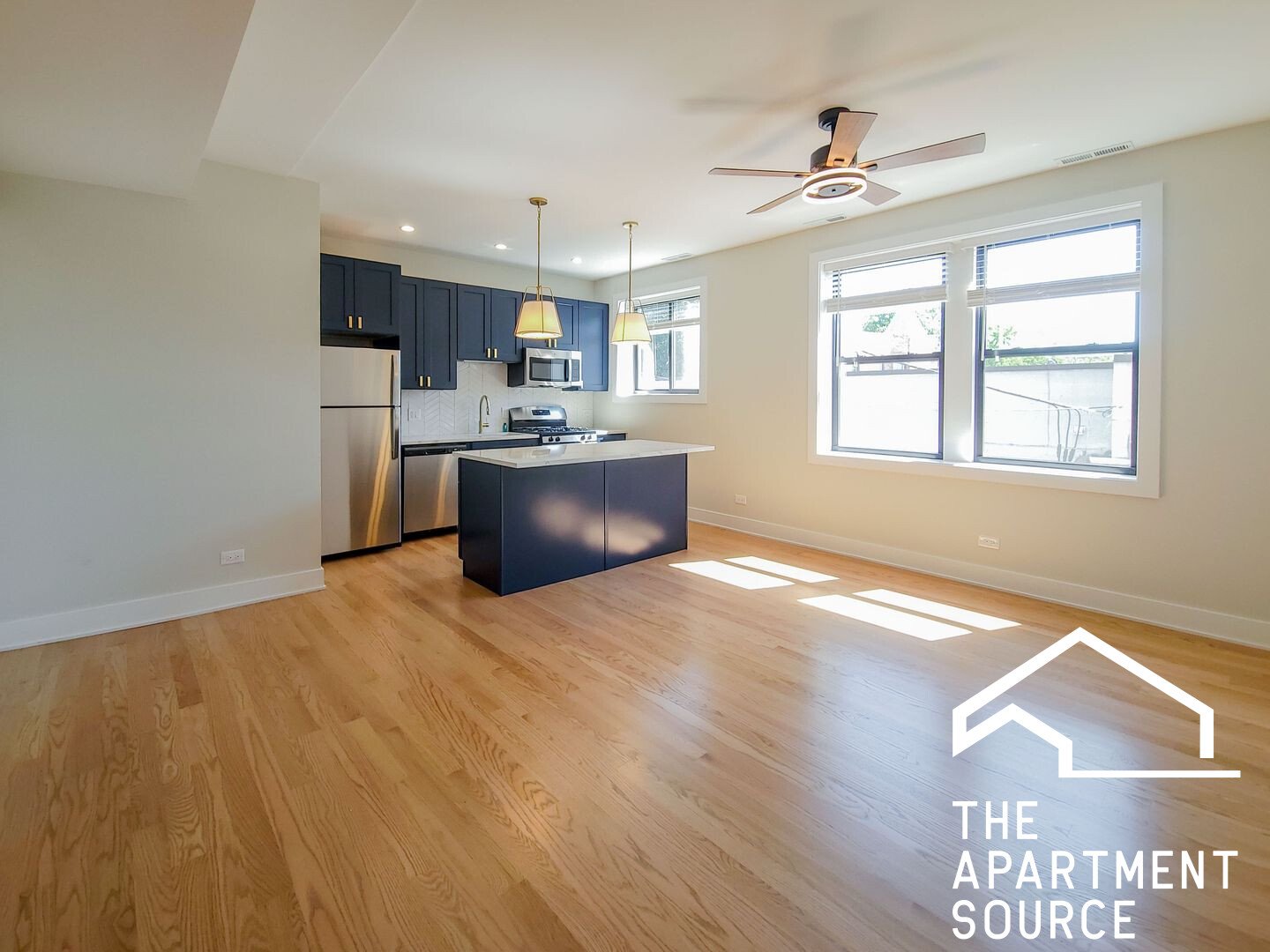 Chicago Apartment: 2020 West Montrose Ave
