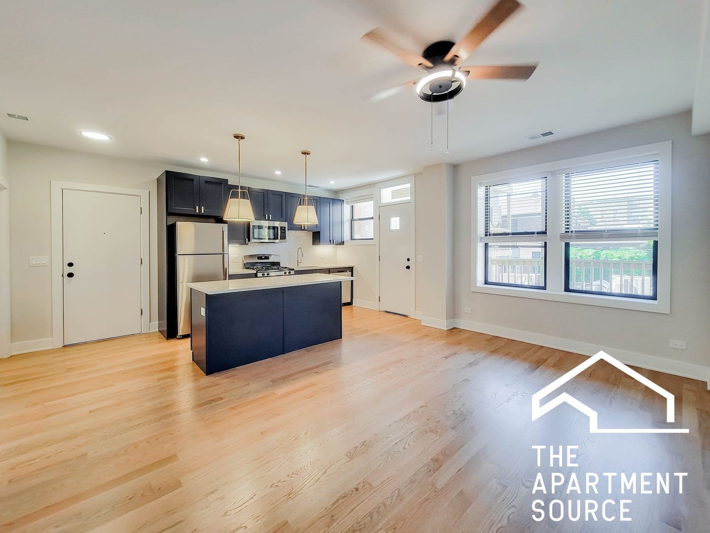 Chicago Apartment: 2026 West Montrose Ave