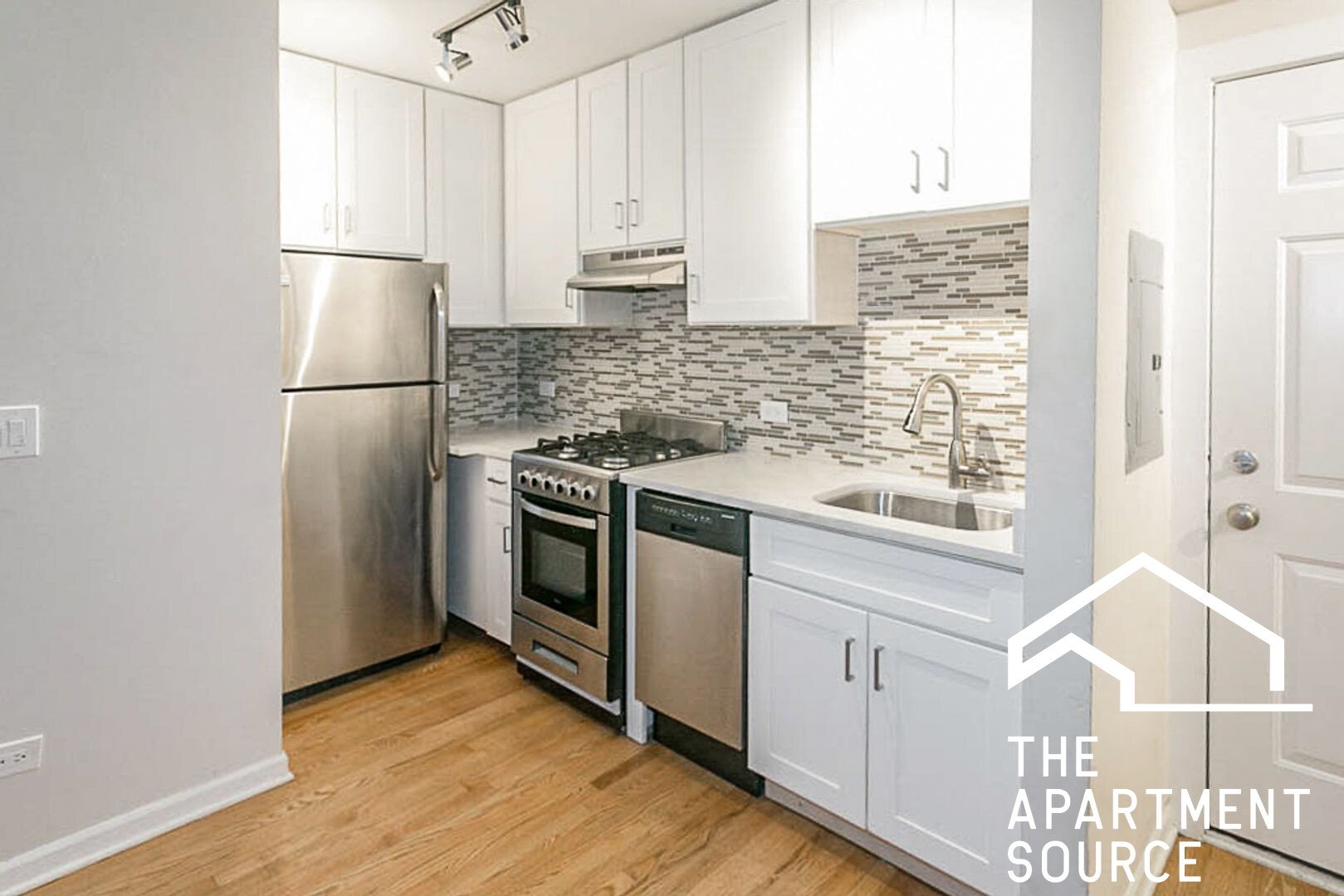Chicago Apartment: 2520 West Leland Ave