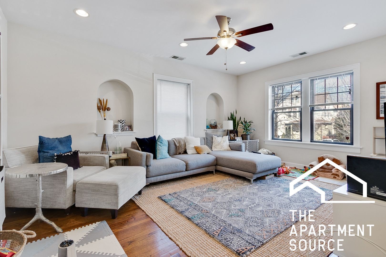 Chicago Apartment: 1819 West Leland Ave