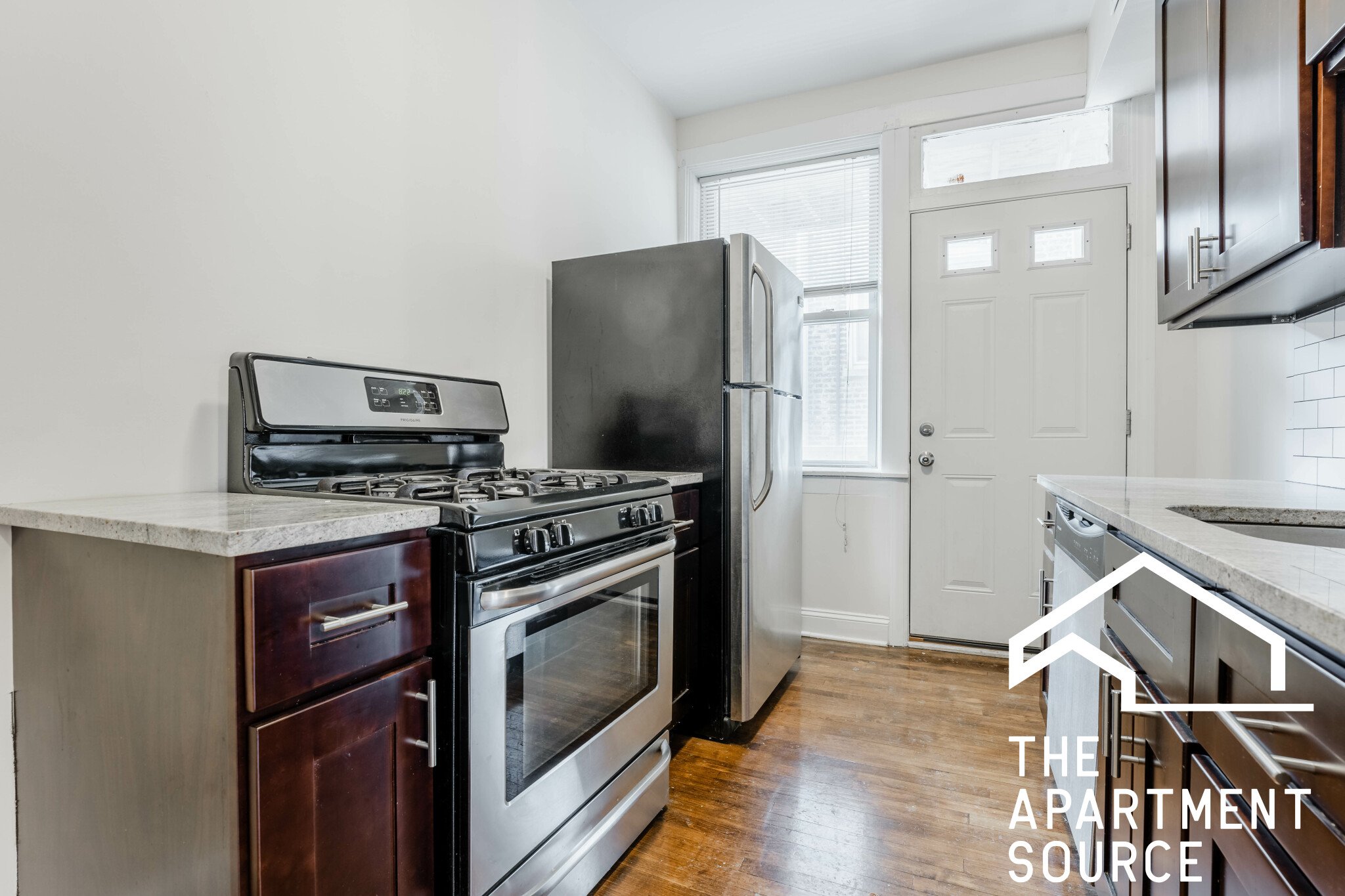 Chicago Apartment: 857 West Cornelia Ave