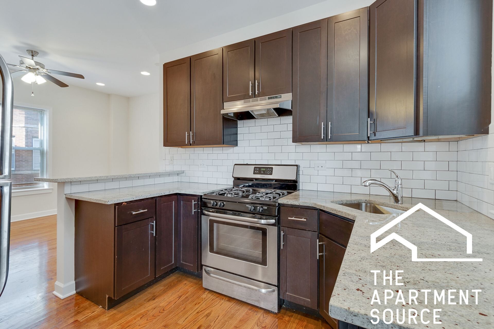 Chicago Apartment: 857 West Cornelia Ave