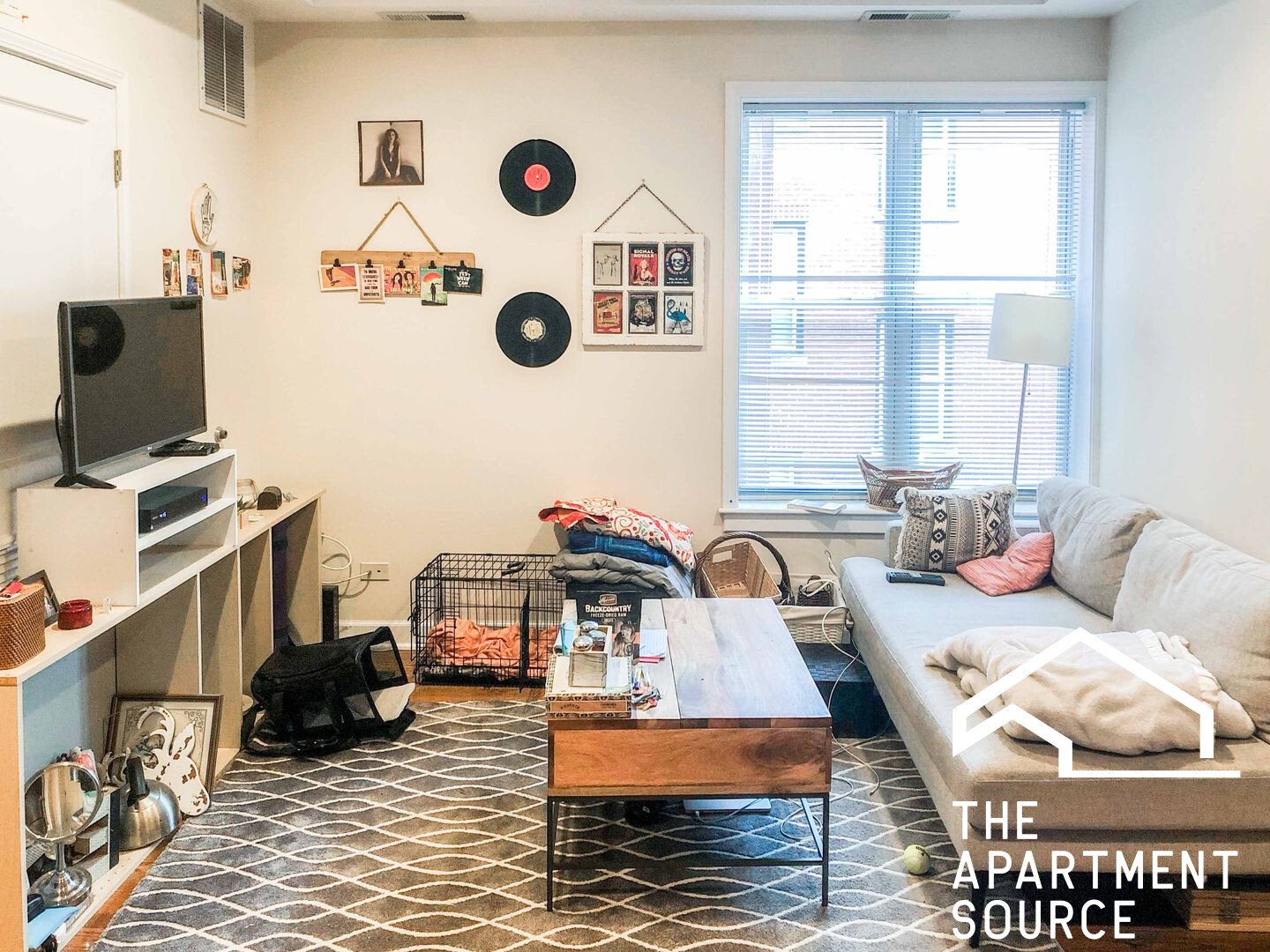 Chicago Apartment: 853 West Cornelia Ave