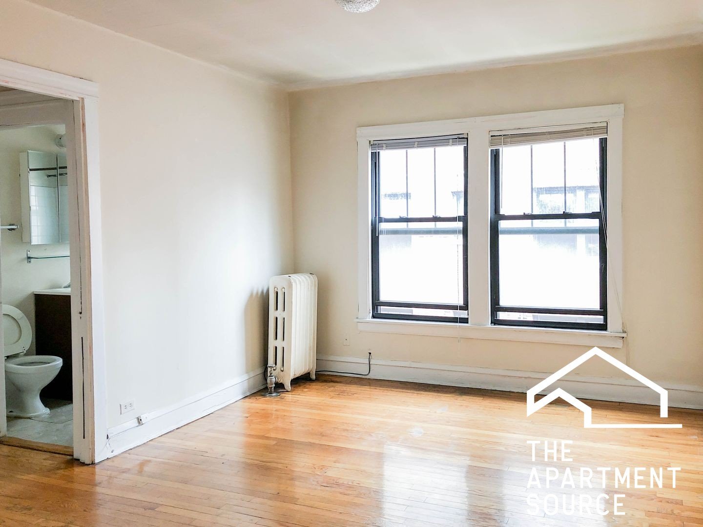 Chicago Apartment: 518 West Cornelia Ave