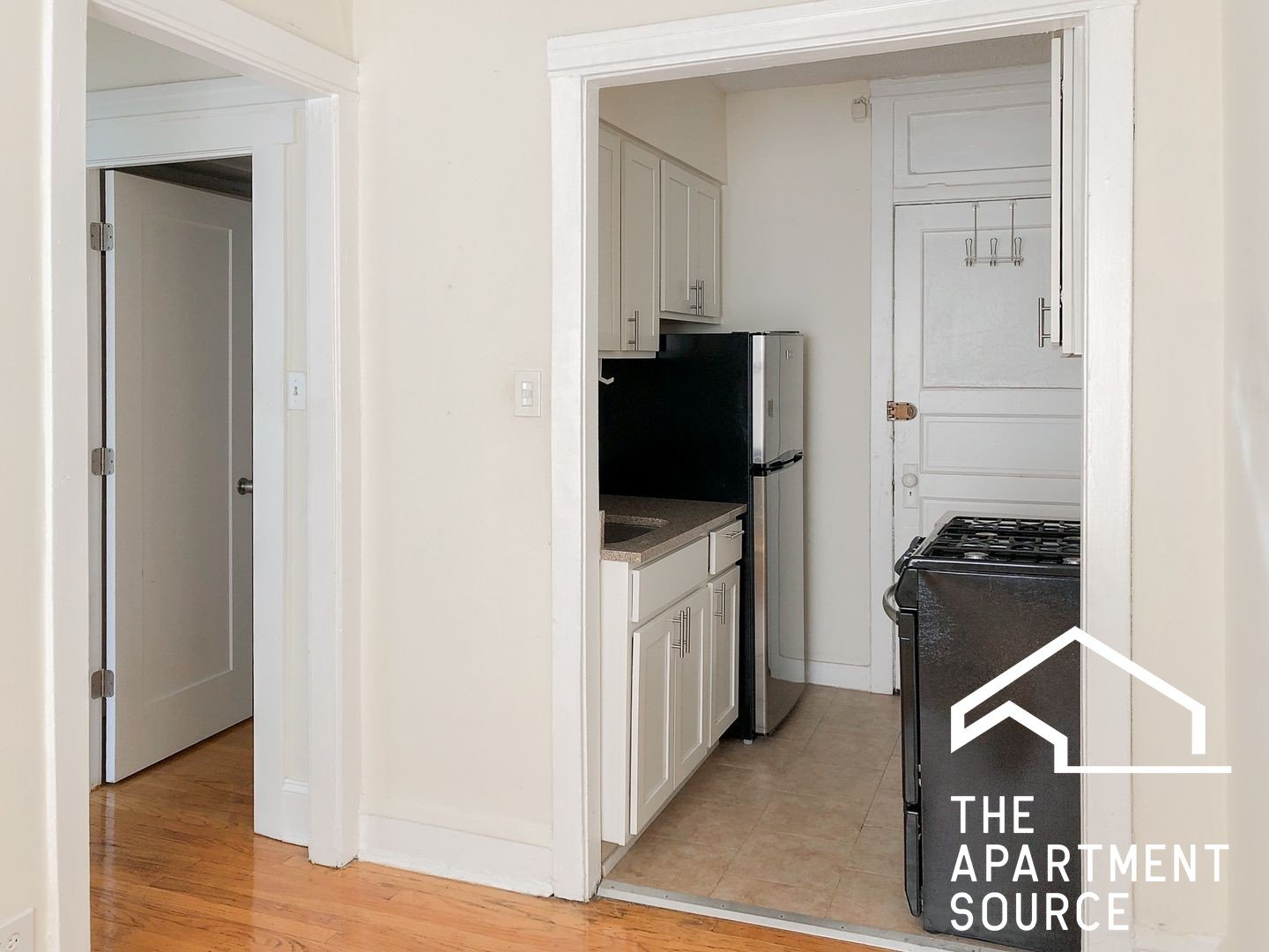 Chicago Apartment: 516 West Cornelia Ave
