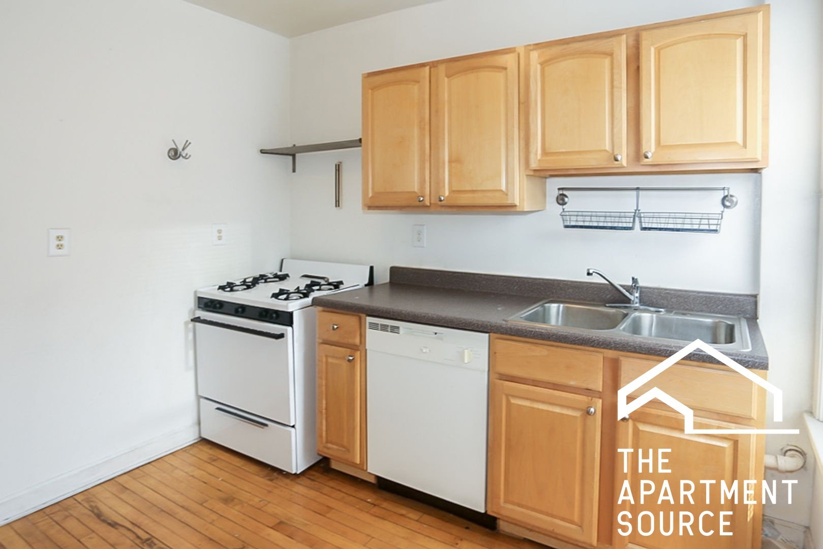 Chicago Apartment: 1507 West Barry Ave