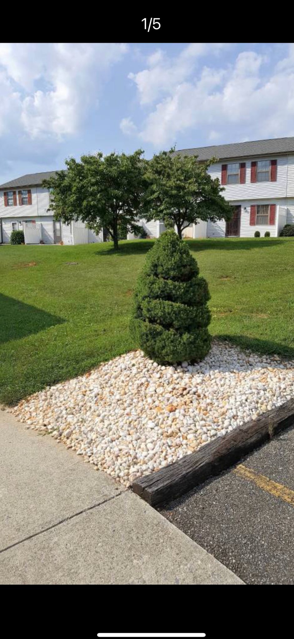 Bedford Townhome: 125 White Pine Ct