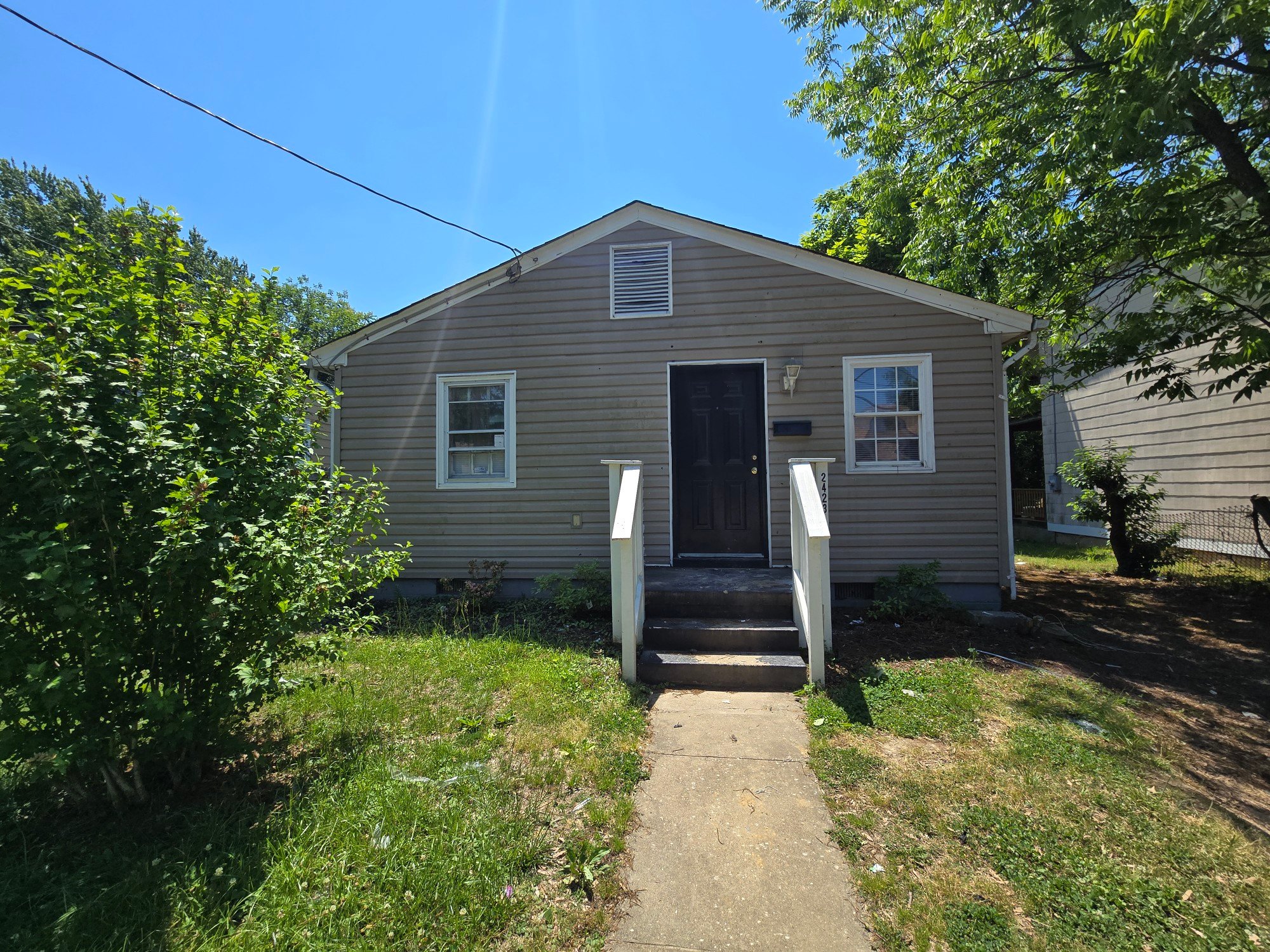 Richmond House: 2423 Whitcomb St