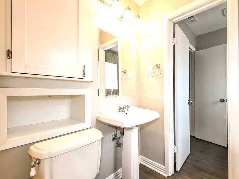Garland House: 1233 McDonald Dr