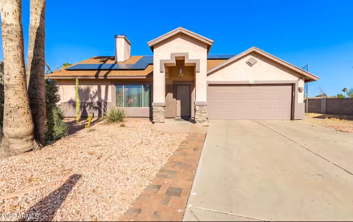 Phoenix House: 4819 N Limonero Cir