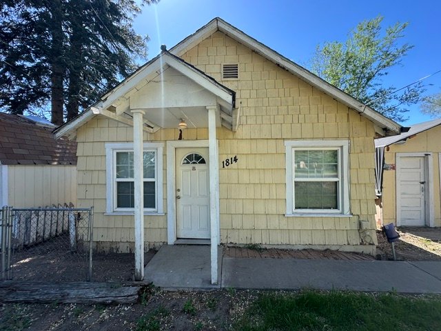 Klamath Falls House: 1814 Ivory St