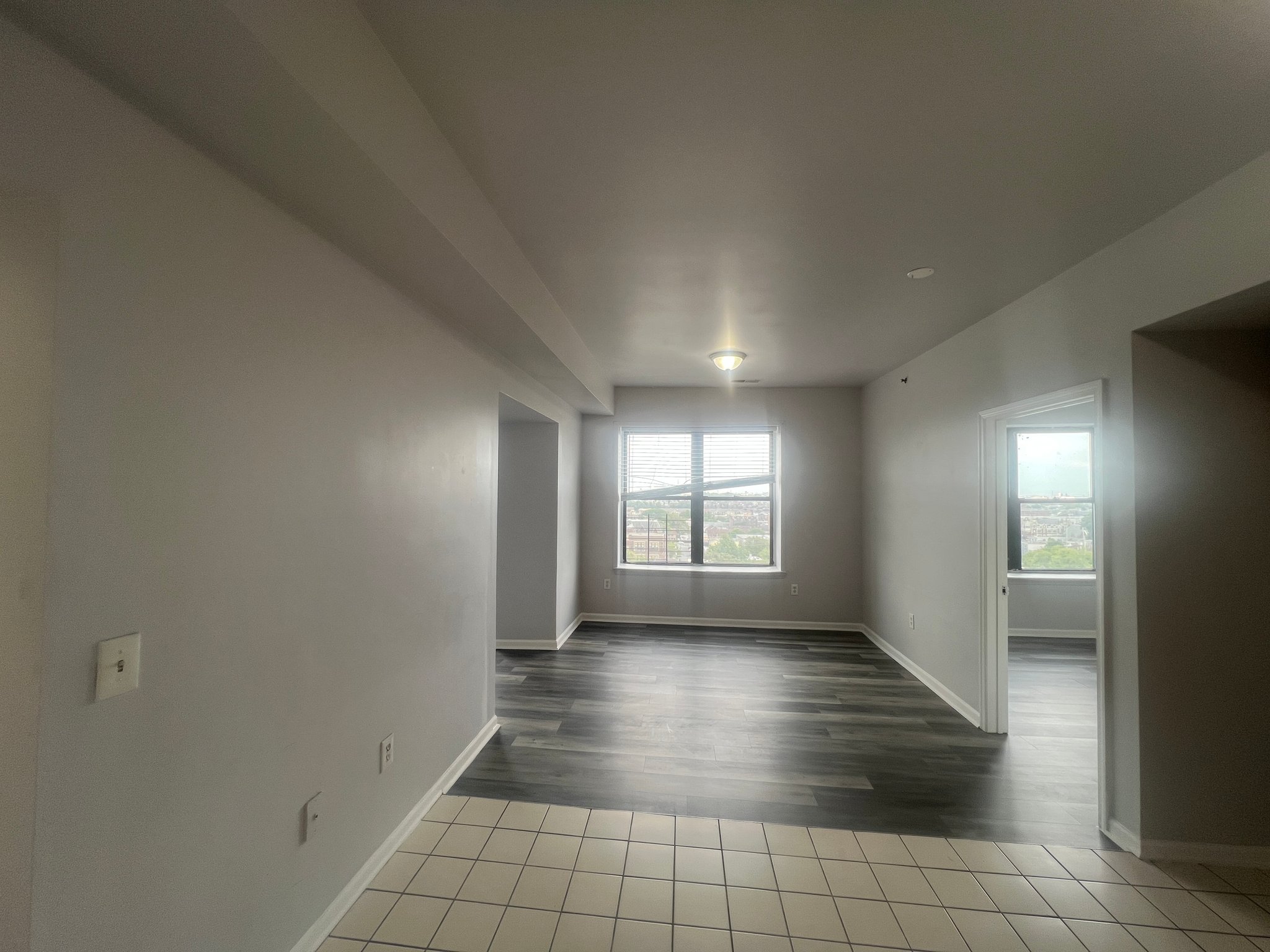 Newark Apartment: 281 MT Prospect Ave