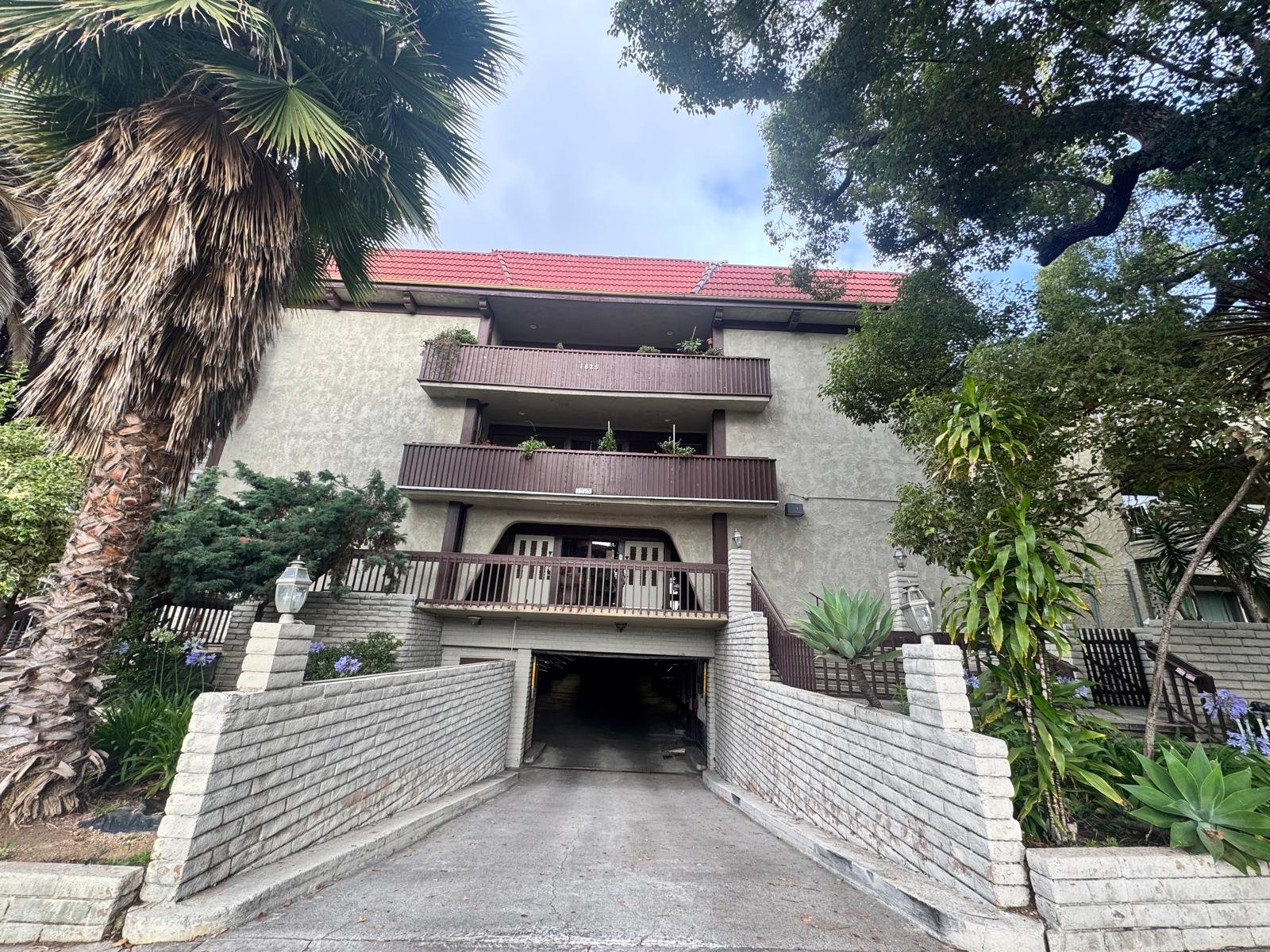 Los Angeles Apartment: 1825 N. Gramercy Pl.