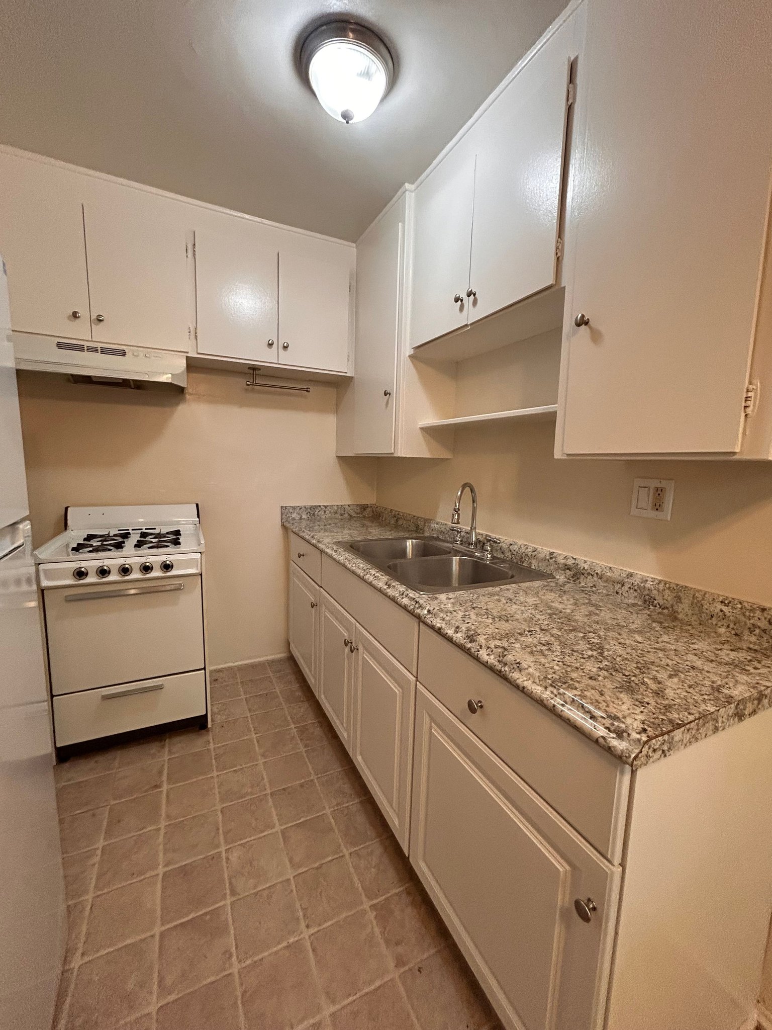 Pasadena Apartment: 595 Buckeye St