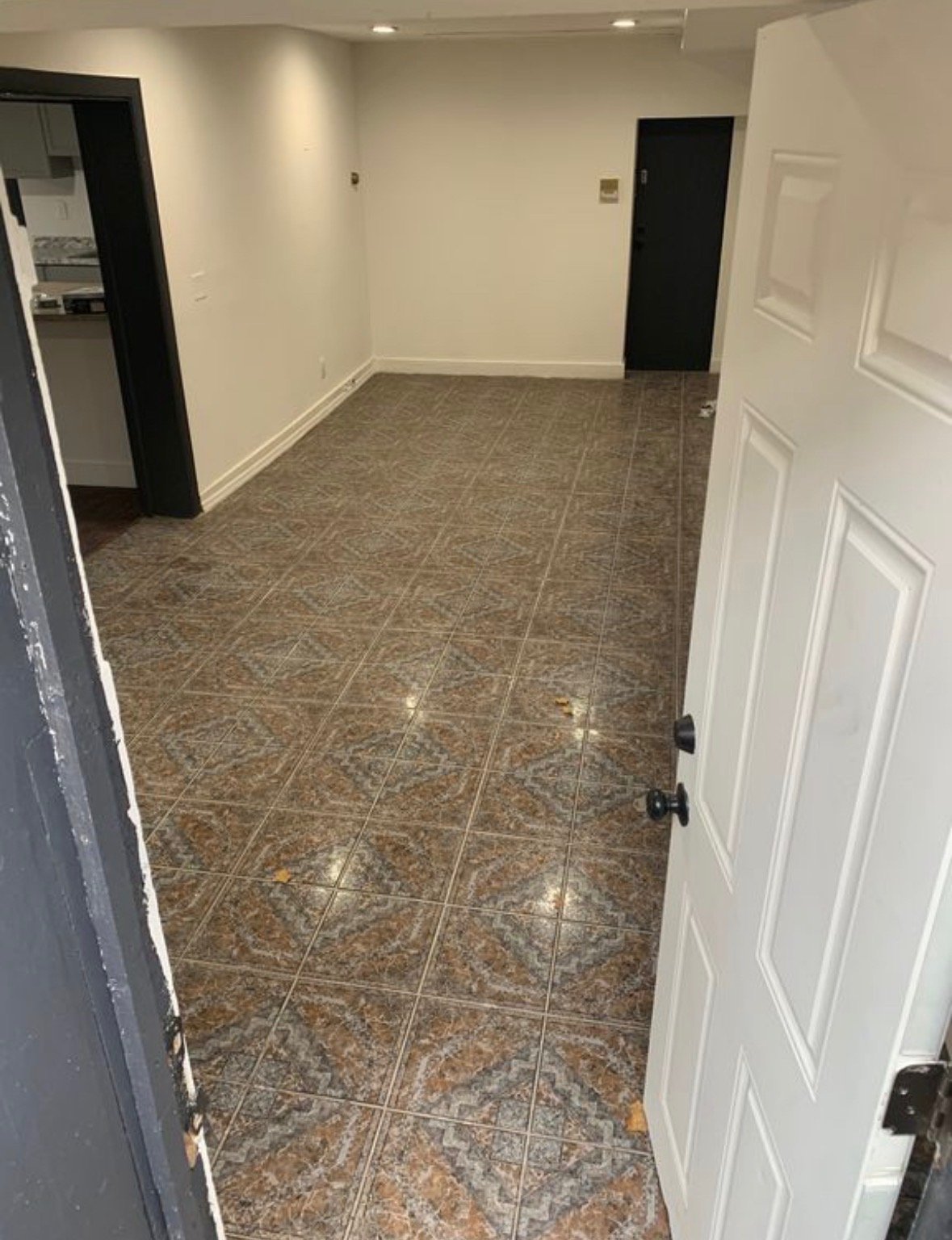 Newark Apartment: 784 Clinton Ave