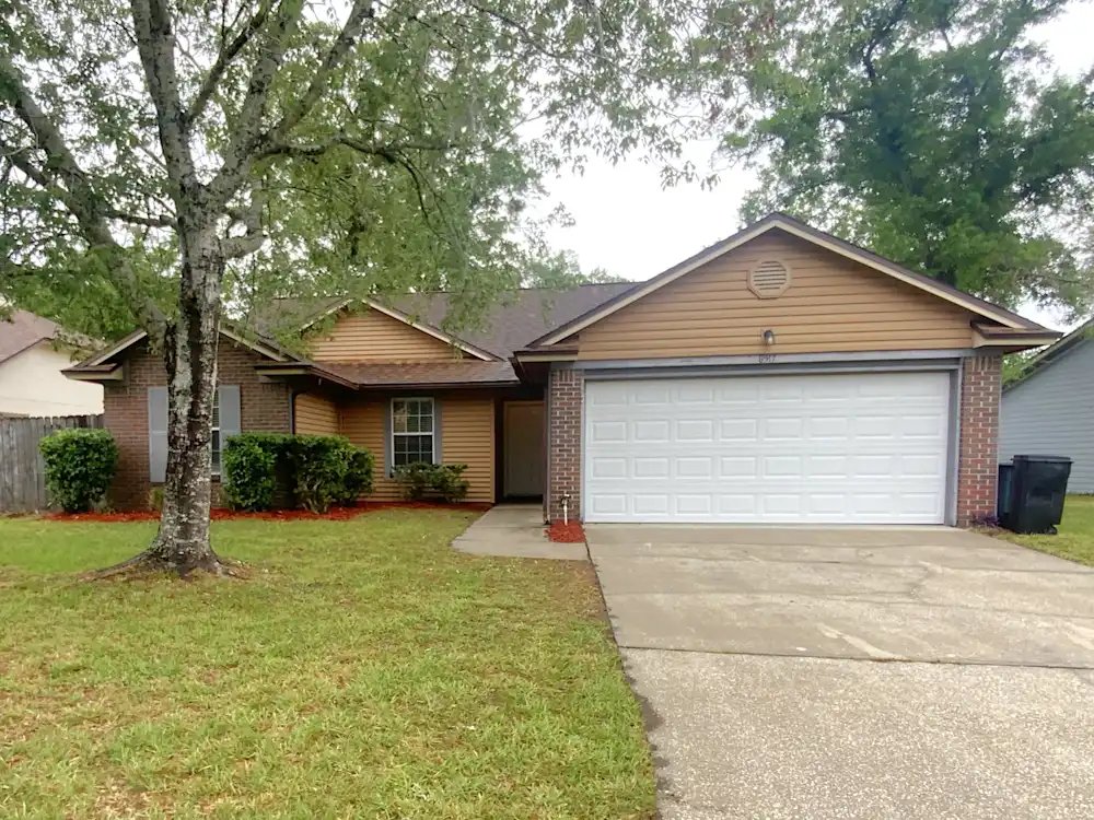 Jacksonville House: 8516 Iron Mill Ct