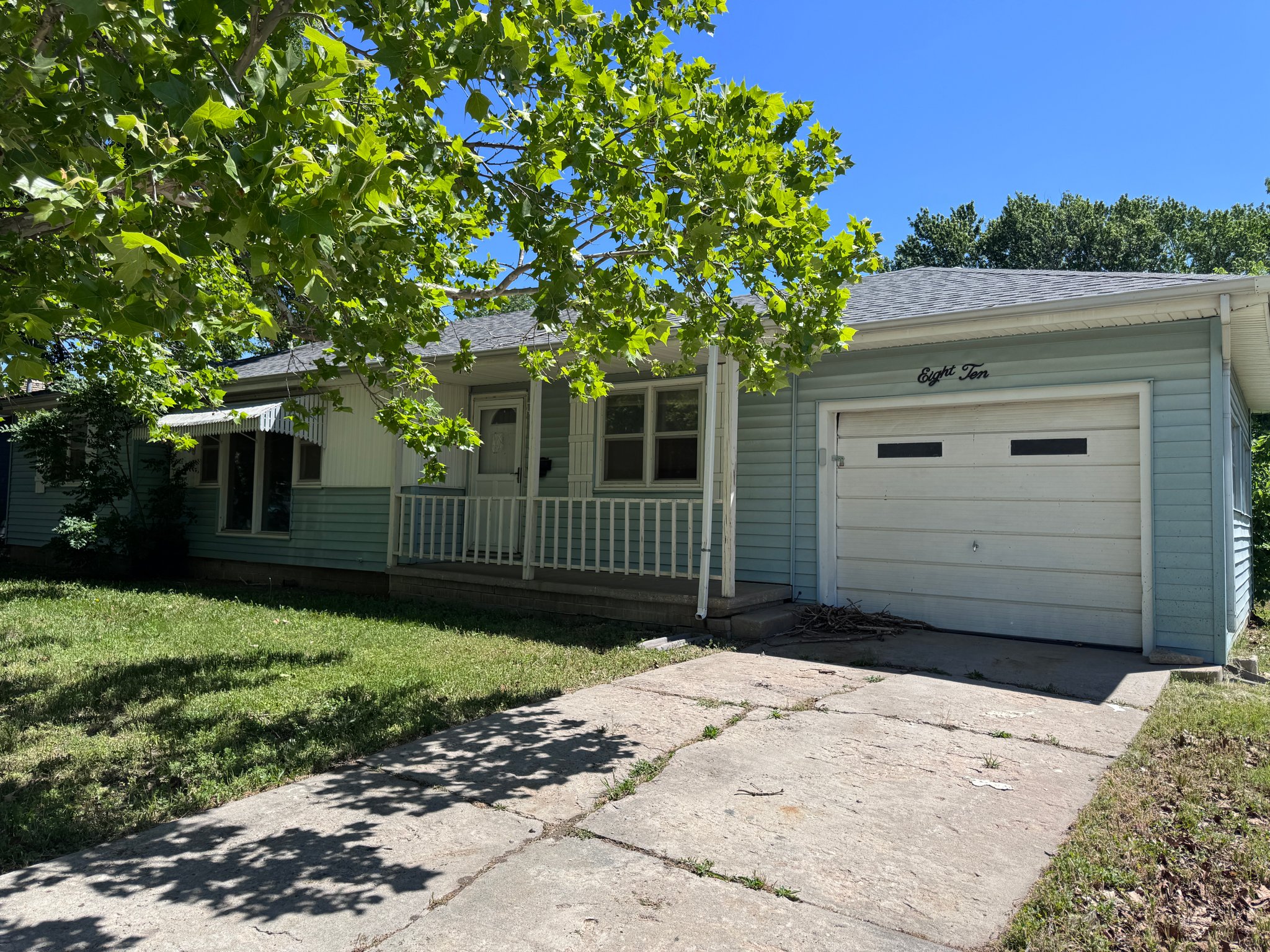 Herington House: 810 N C St