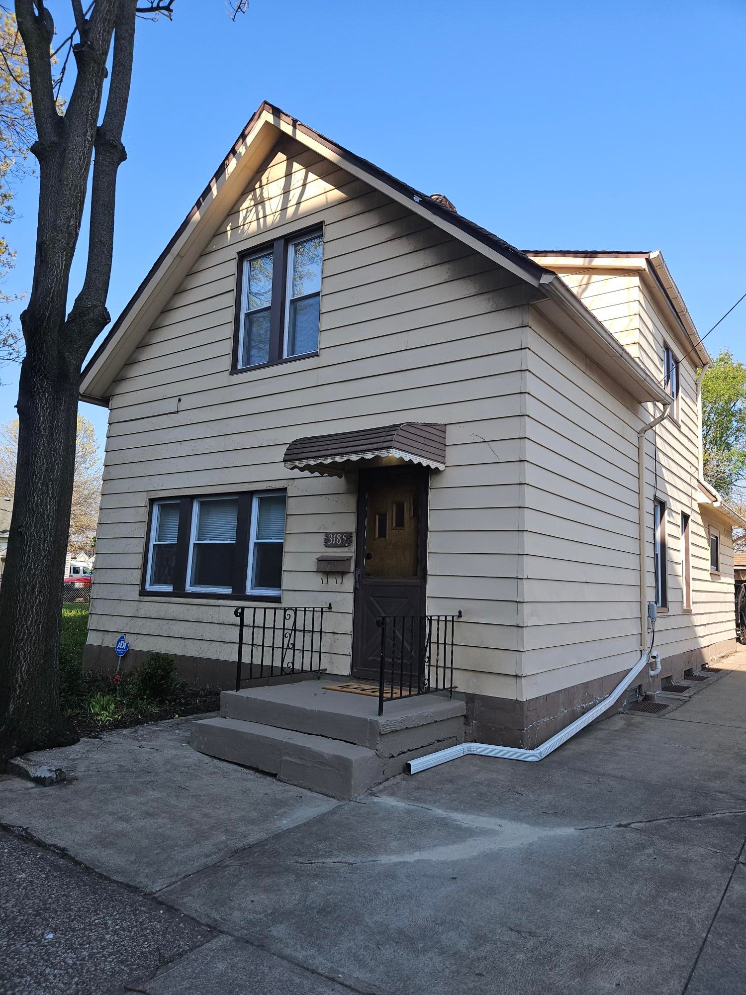 Cleveland House: 3185 West 32nd Street