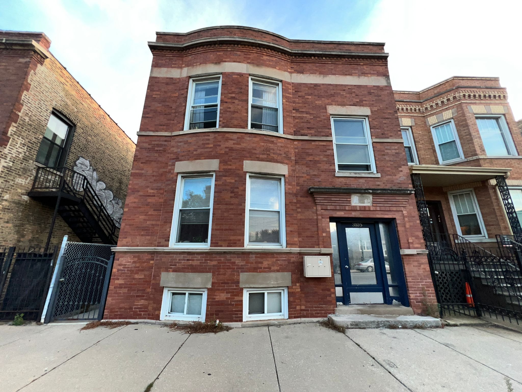 Chicago Apartment: 3105 W Diversey Ave, Unit 2R