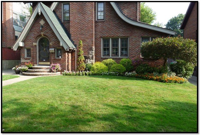 Akron House: 715 Ecton Rd