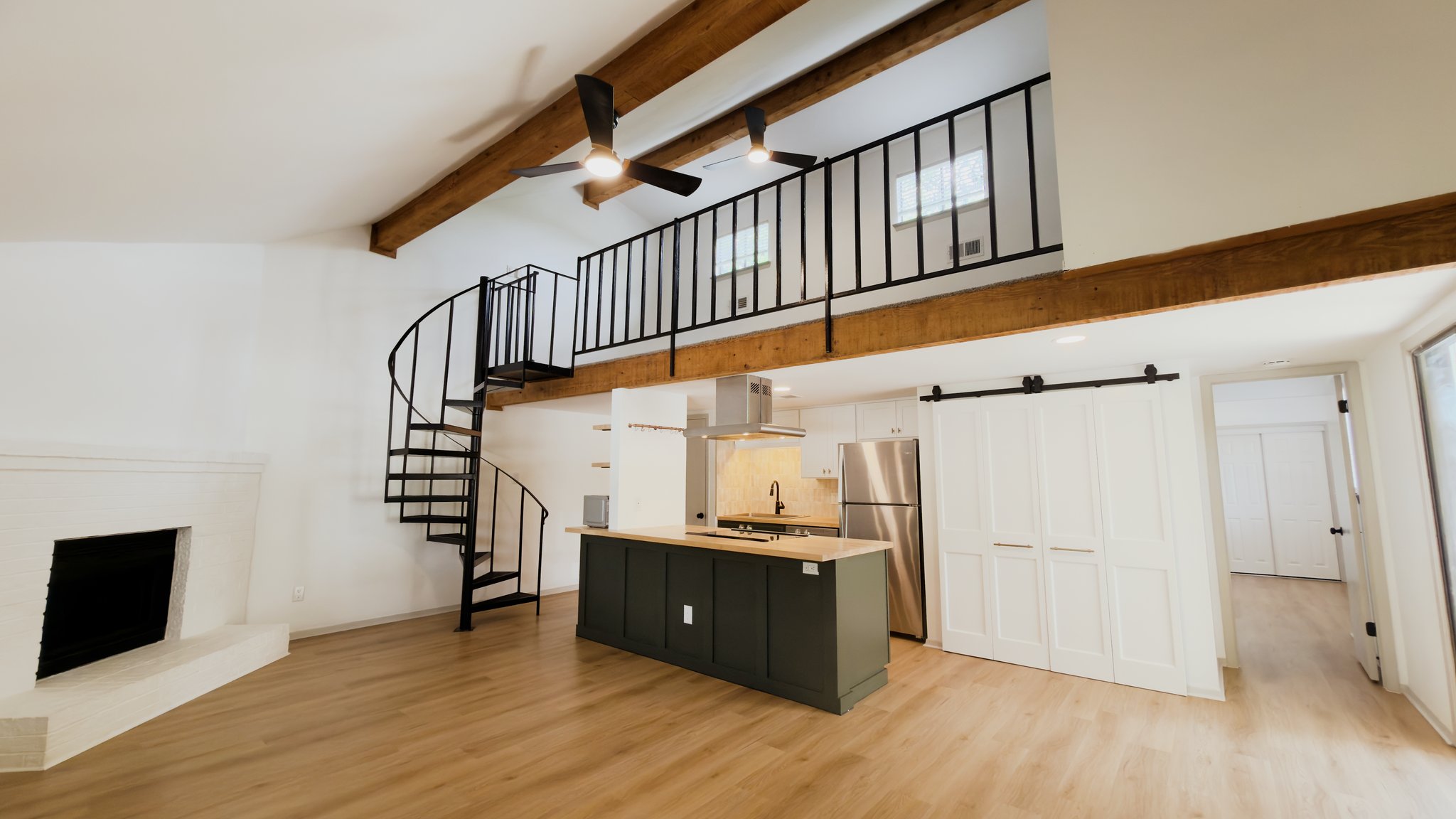 Austin Multiplex: 7004 Oak Meadow Cir