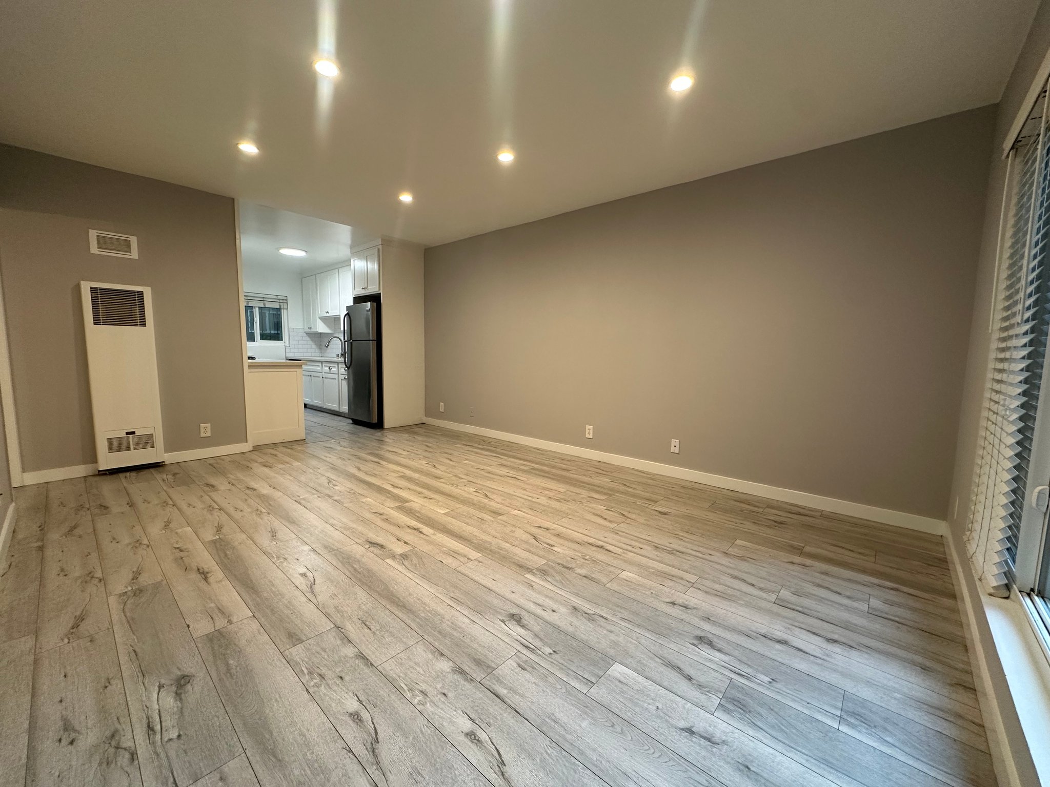 Los Angeles Apartment: 7555 Delongpre Ave