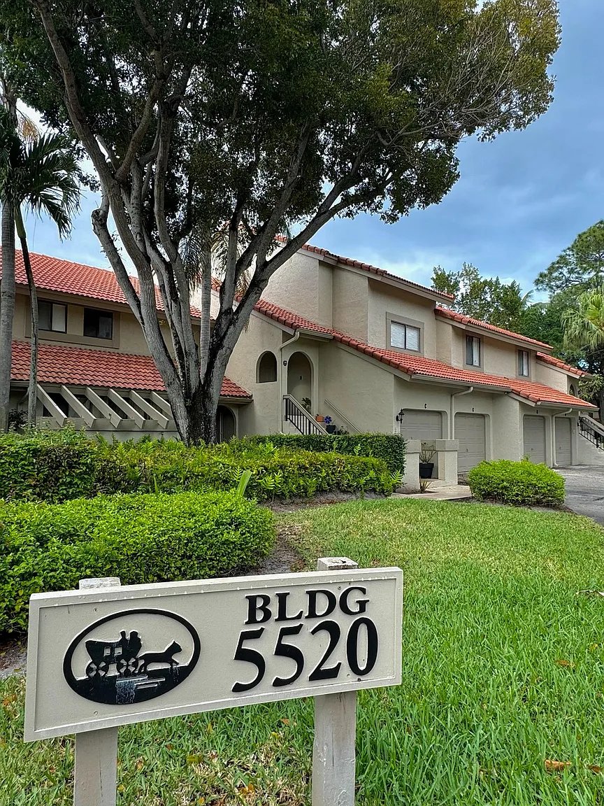 Boca Raton Condo: 5520 Coach House Cir