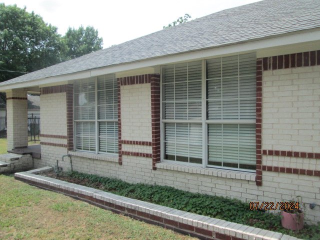 Farmersville House: 121 N Hamilton