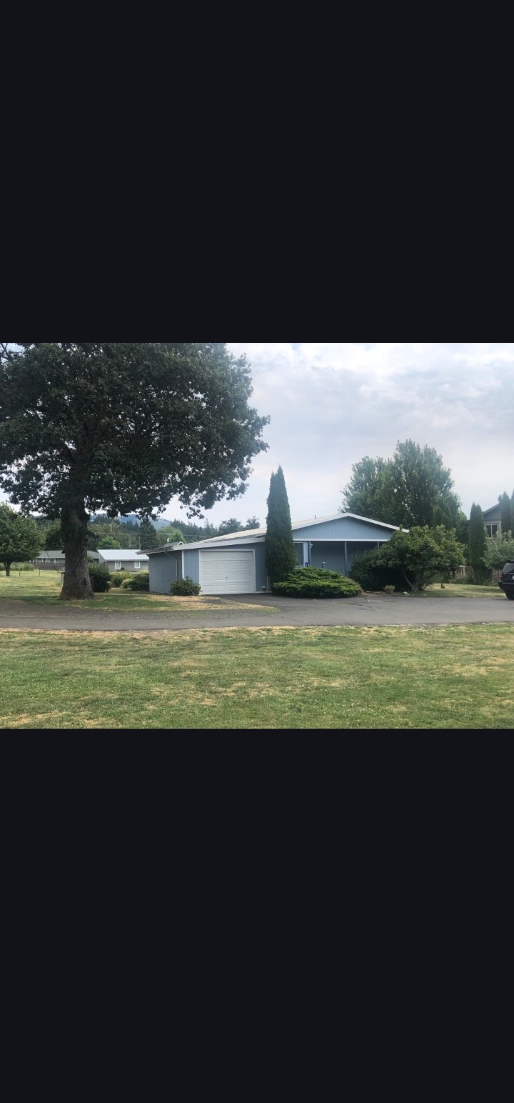 White Salmon House: 881 SW Pucker Huddle Rd