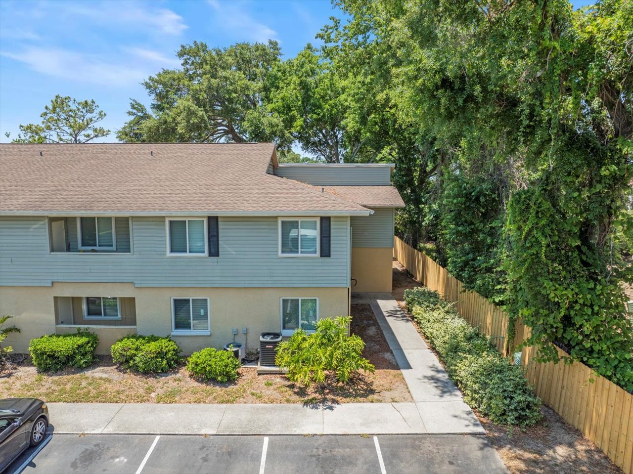 Brandon Condo: 230 Thorntree Place