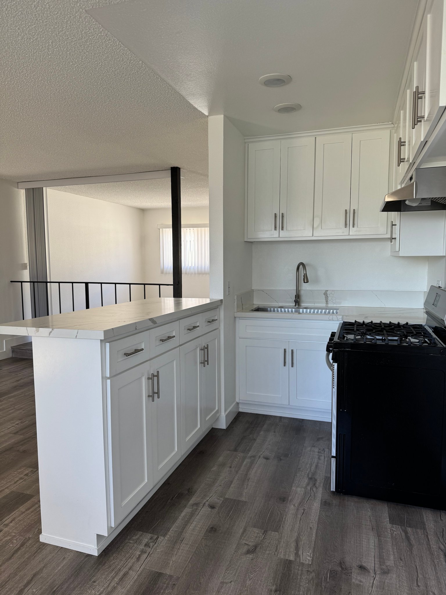Sherman Oaks Apartment: 14240 Burbank Blvd