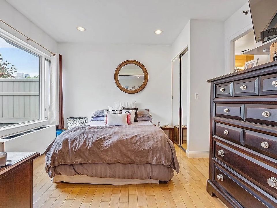 Brooklyn Condo: 18911 Bridge St