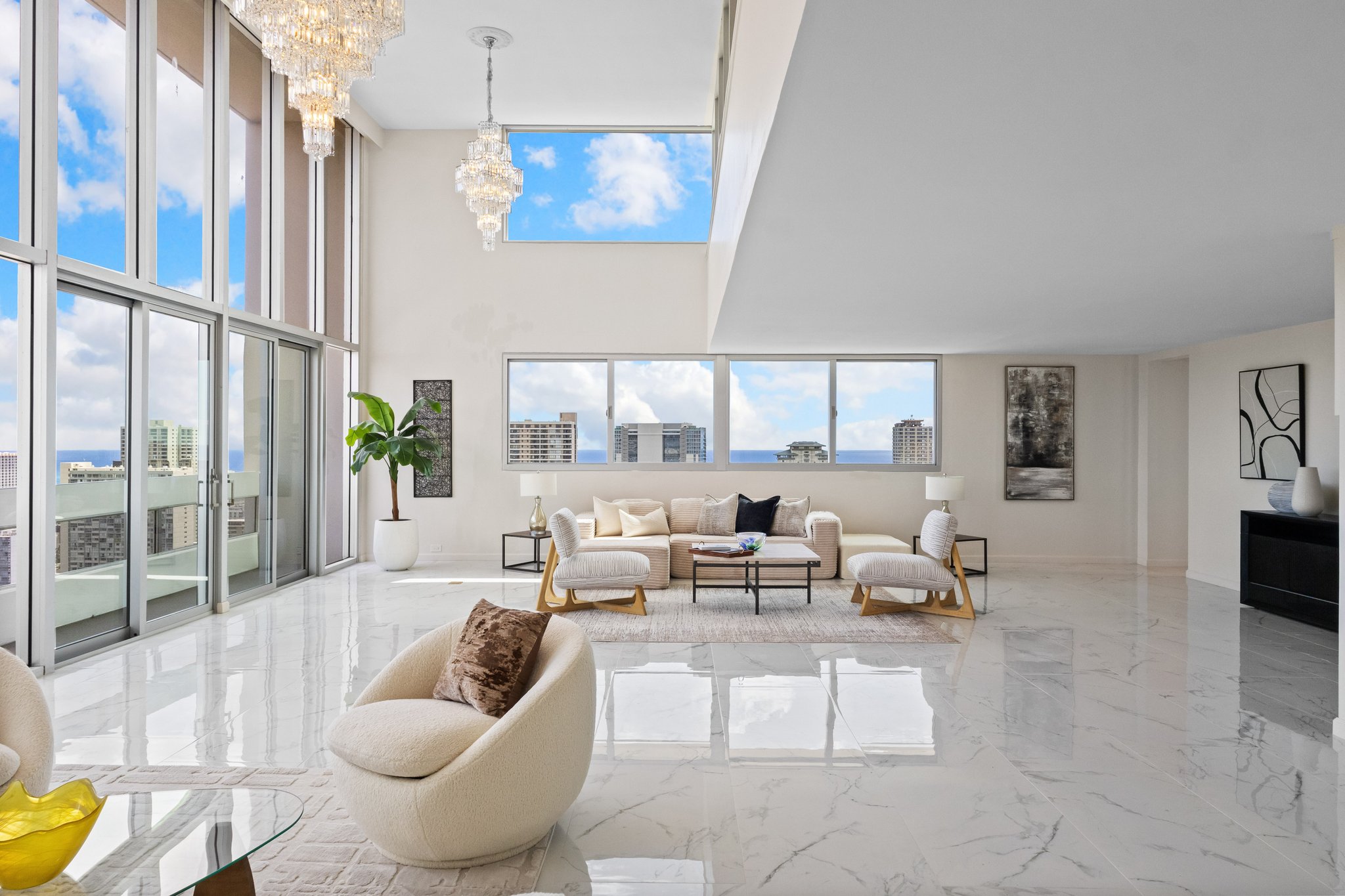 Honolulu Condo: 555 University Ave PH1