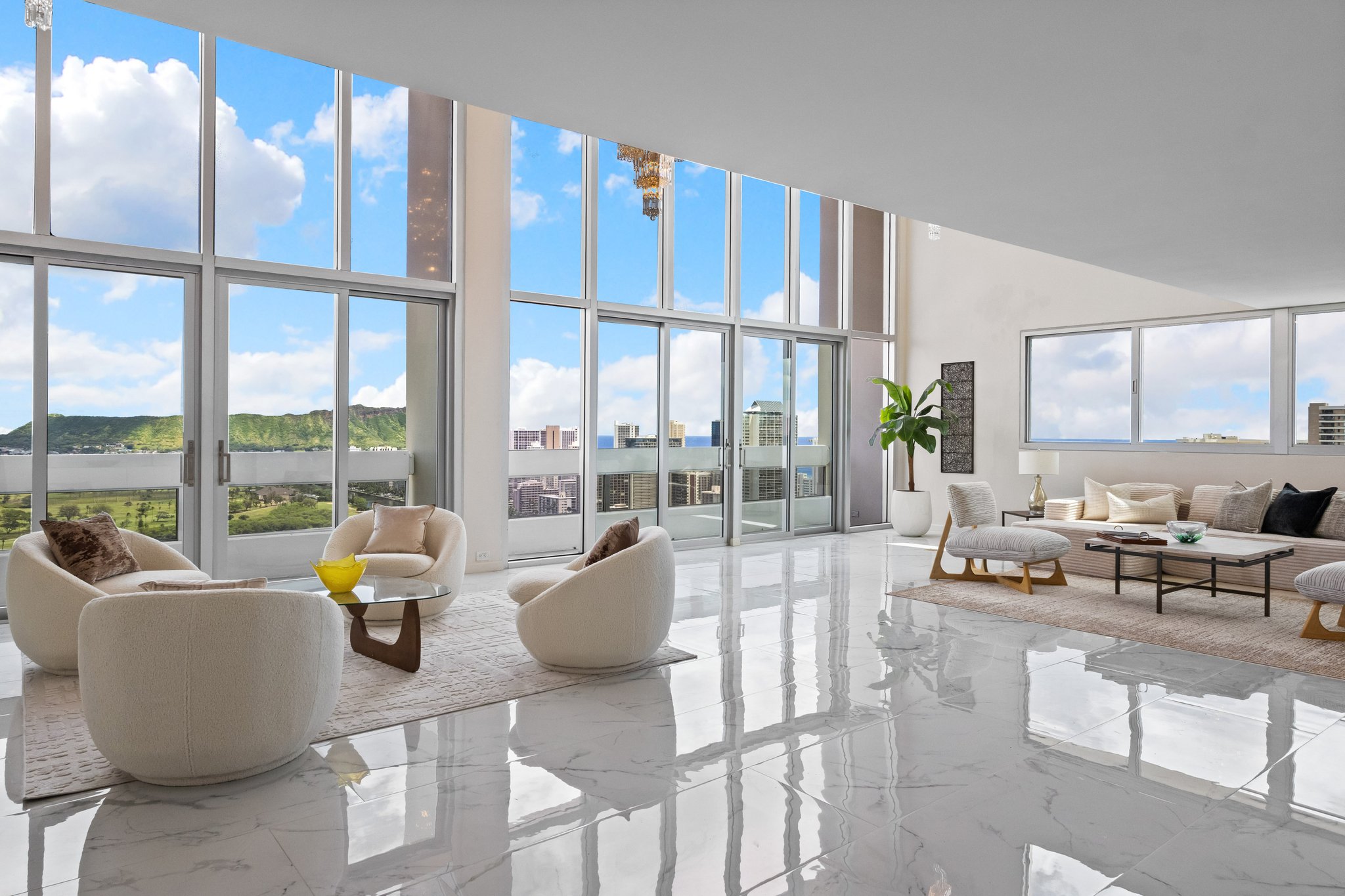 Honolulu Condo: 555 University Ave PH1