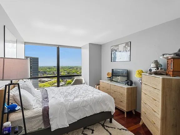 Chicago Apartment: 5415 N Sheridan Rd APT 2315,