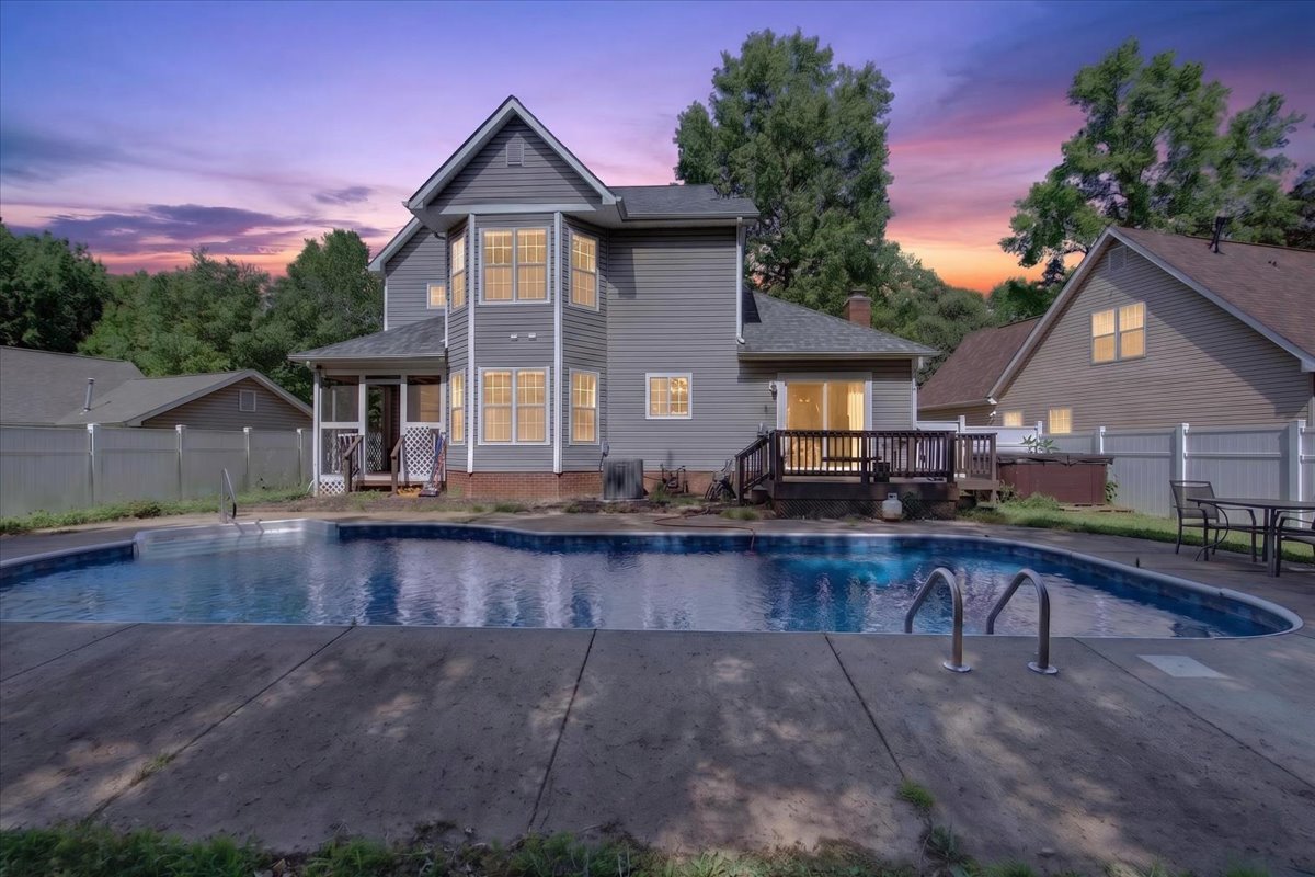 Charlotte House: 5124 Rosemede Drive