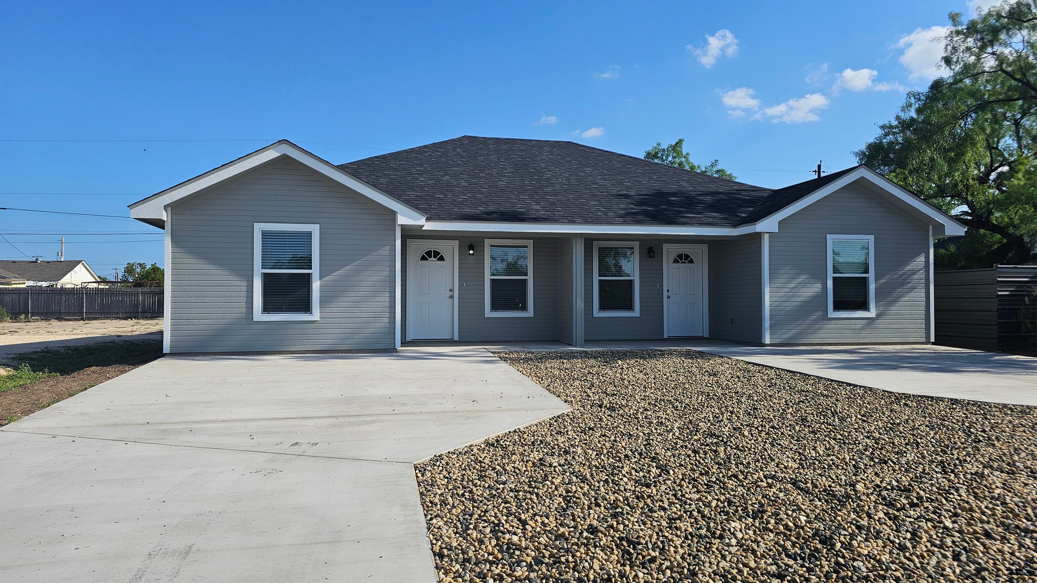 San Angelo House: 205 W Ave C