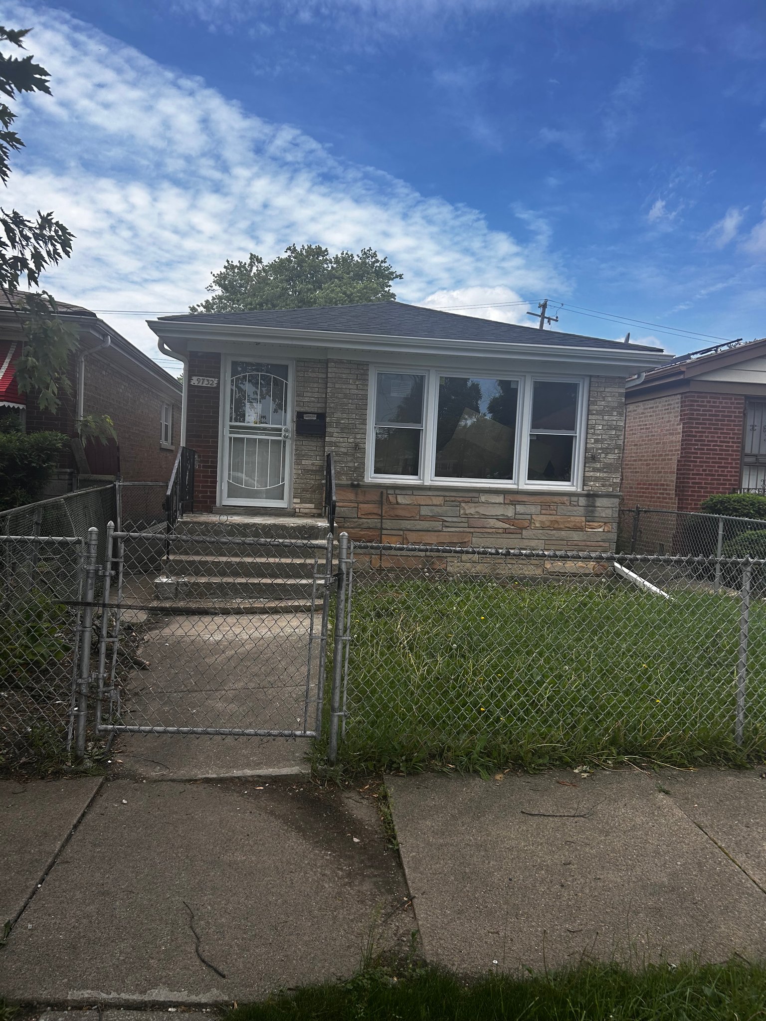 Chicago House: 9732 S Wallace St