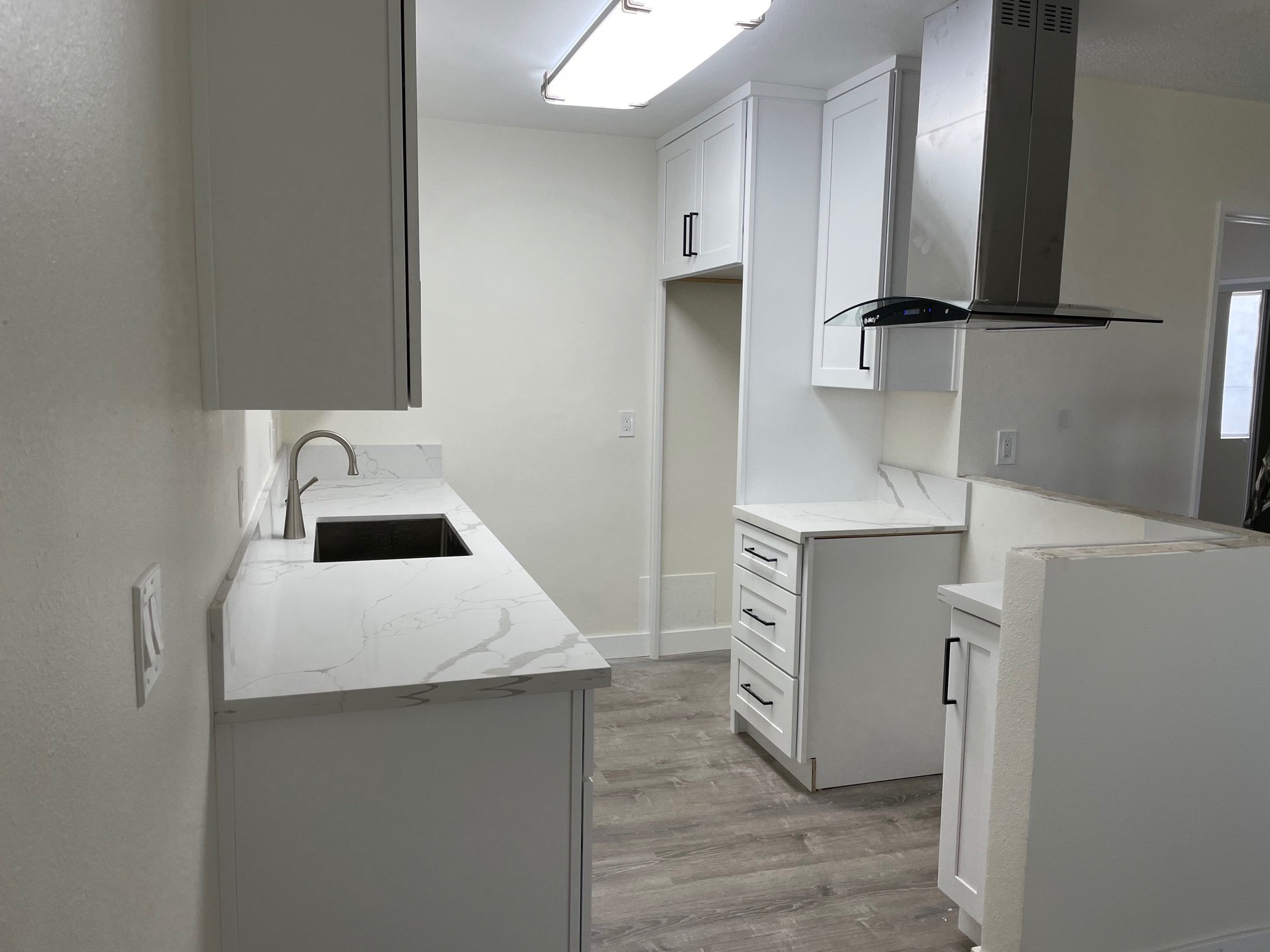 Valley Village Apartment: 5929 Laurel Canyon Blvd