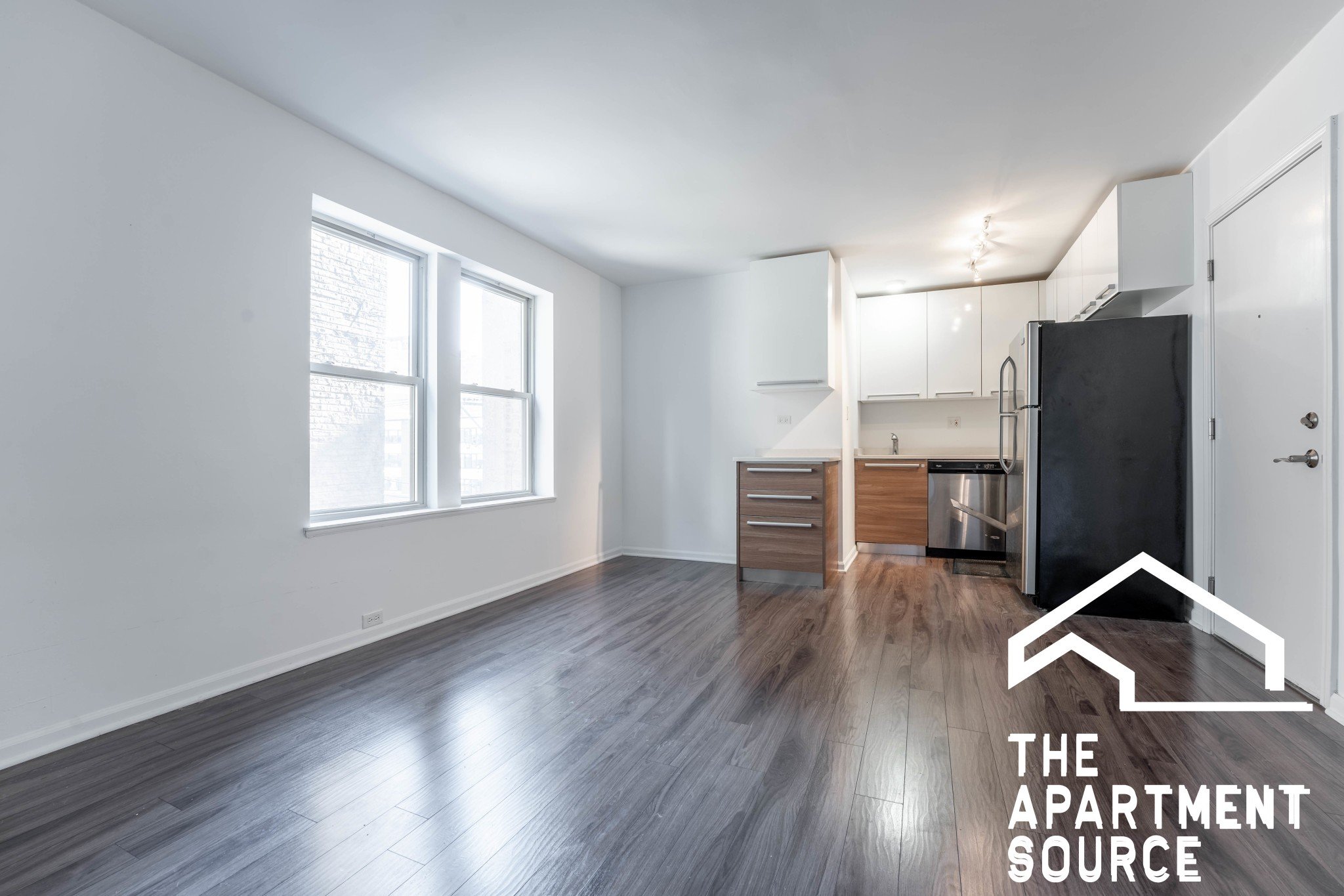 Chicago Apartment: 925 West Carmen Ave