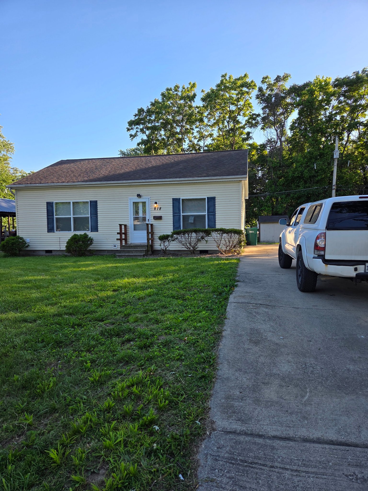 Cahokia House: 818 La Salle Dr