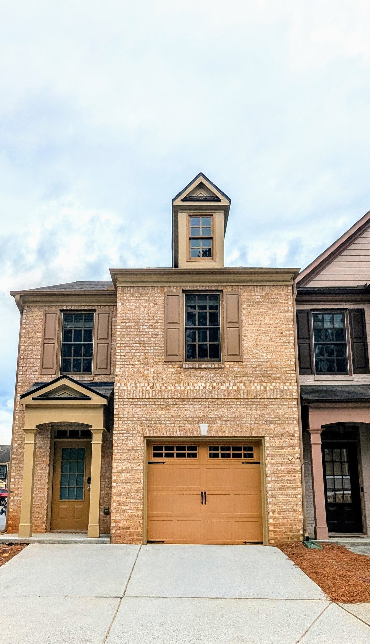 Suwanee Townhome: 300 Knelston Oak Drive
