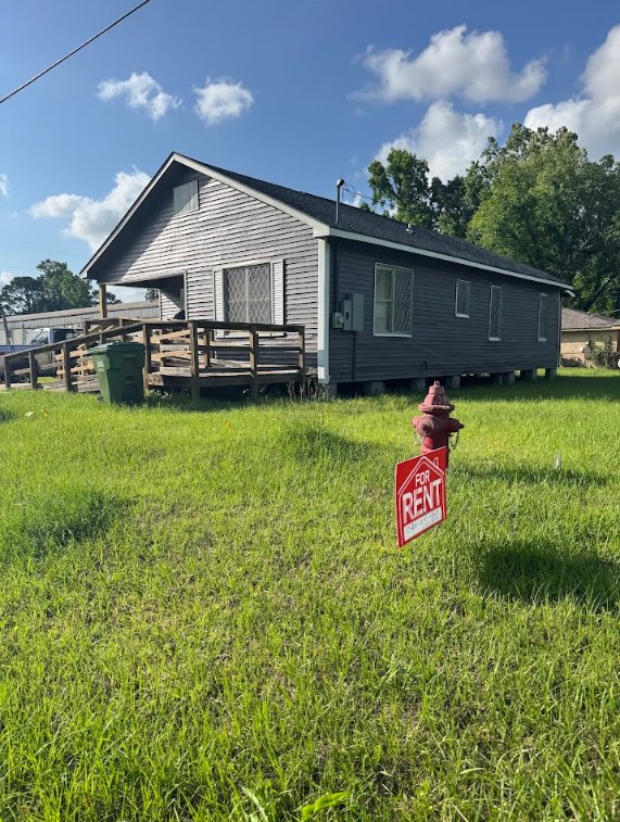 Cleveland House: 309 J Johnson, Cleveland, TX 77327
