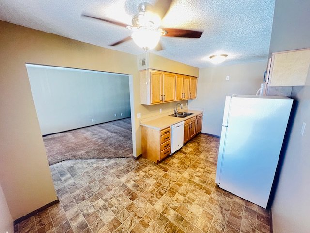 Lincoln Apartment: 1800 Knox St.