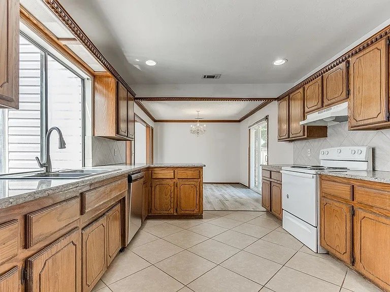 Oklahoma City House: 8301 NW 112th St