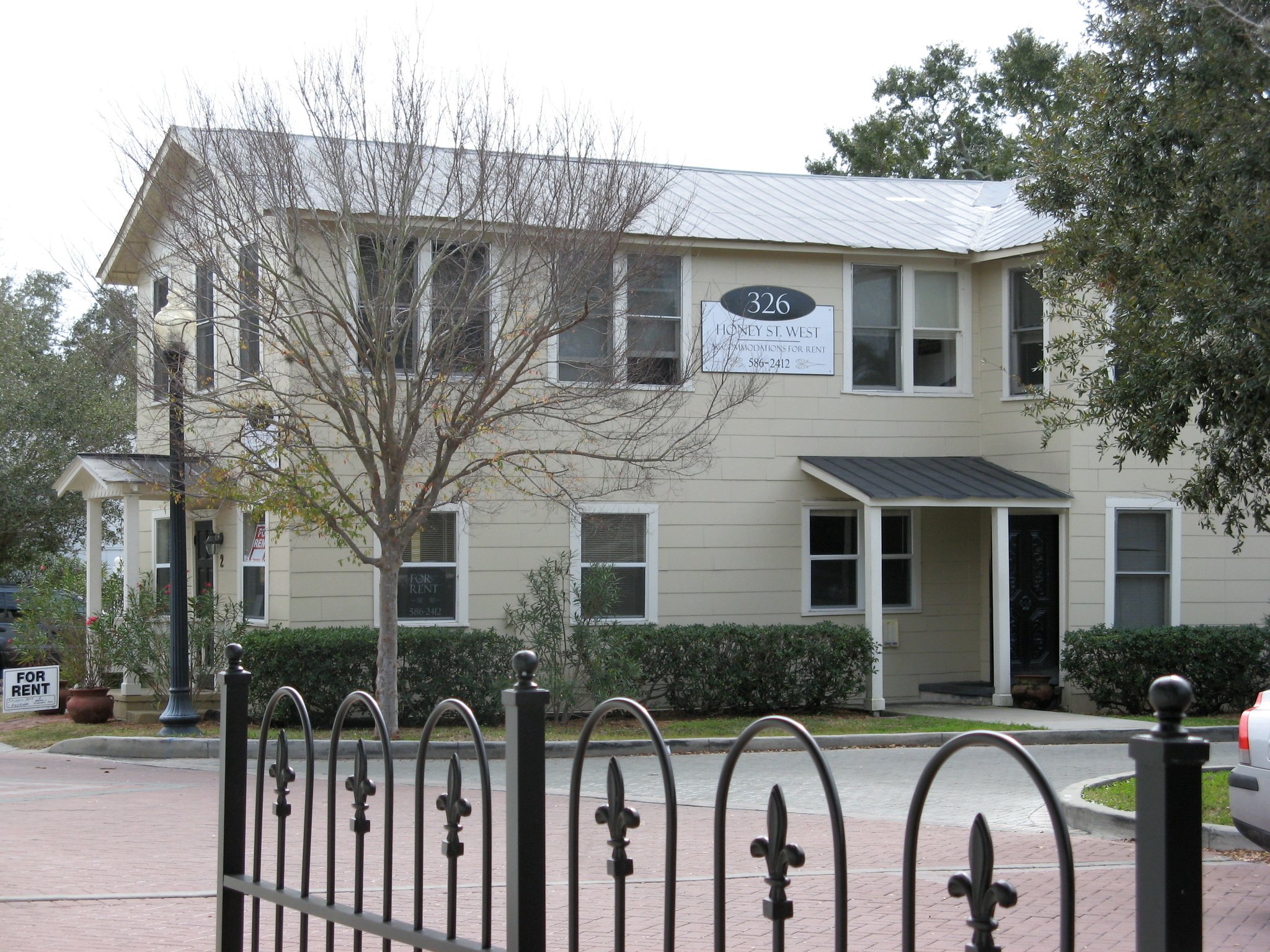 Dunedin Apartment: 326 Honey St W.