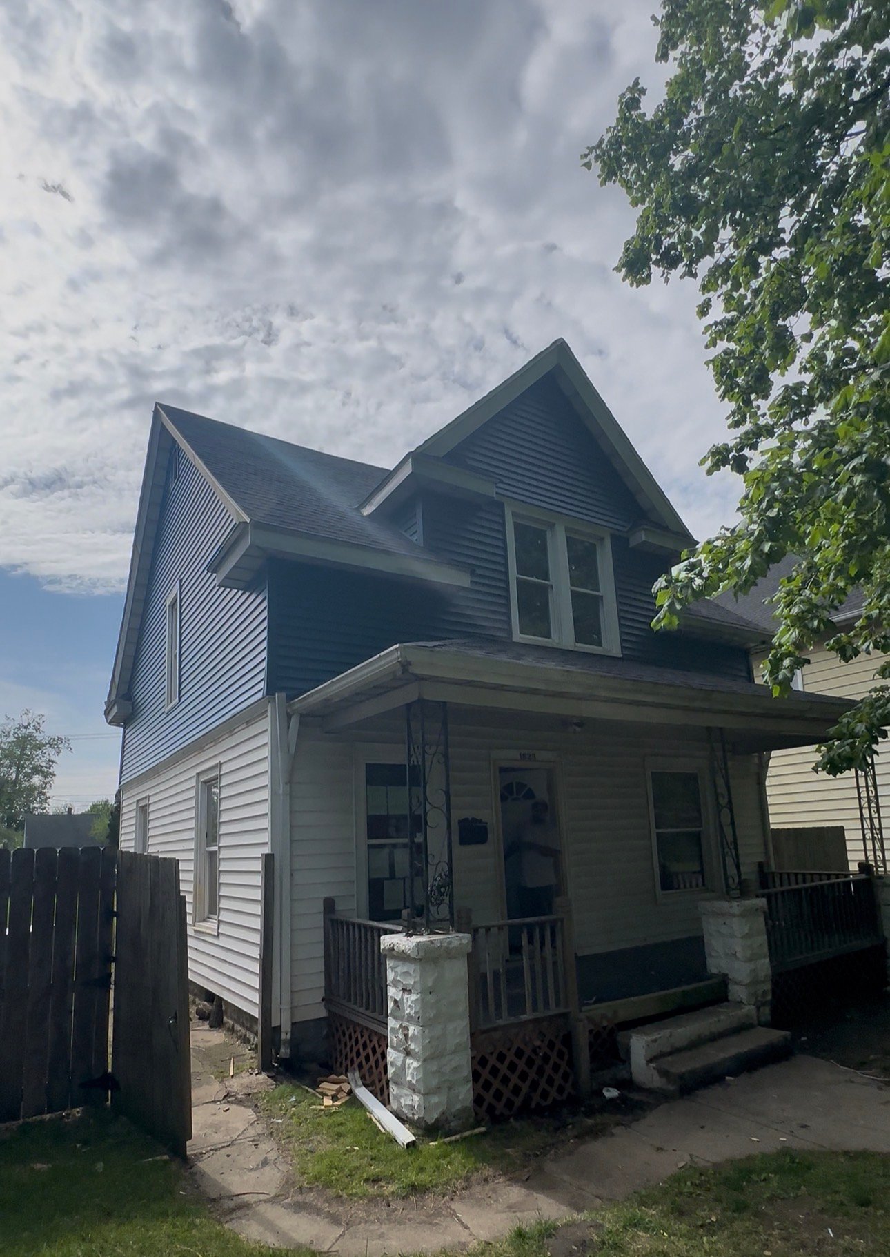 South Bend House: 1623 S Taylor St